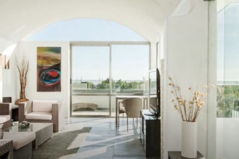 Photo of property in Solemer Beach House, 80 Paetawa Road, Peka Peka, Waikanae, 5391