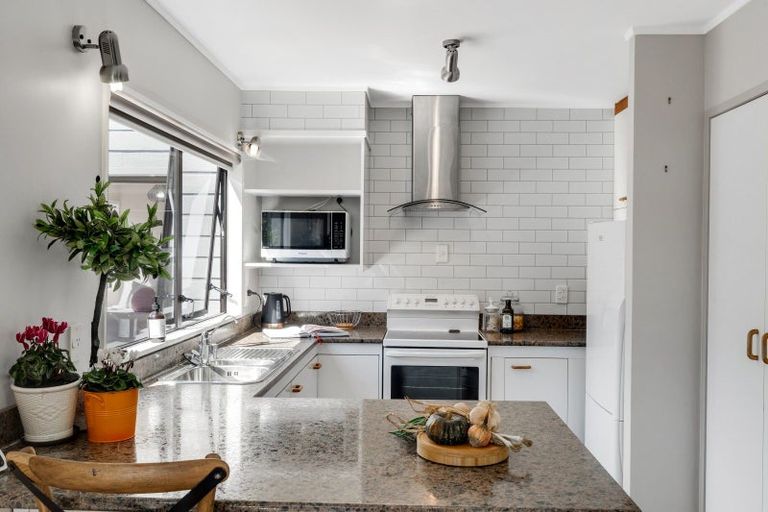 Photo of property in 2/39 Gills Road, Bucklands Beach, Auckland, 2014