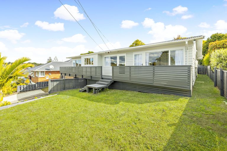 Photo of property in 6 Brouder Place, Hillpark, Auckland, 2102
