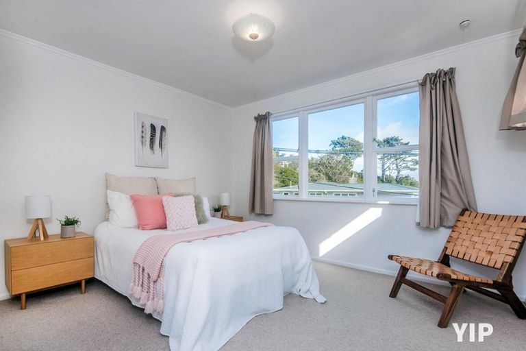 Photo of property in 23 Omega Street, Newlands, Wellington, 6037