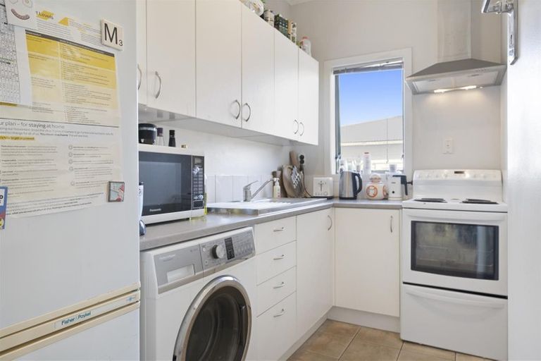 Photo of property in 73 West Coast Road, Glen Eden, Auckland, 0602