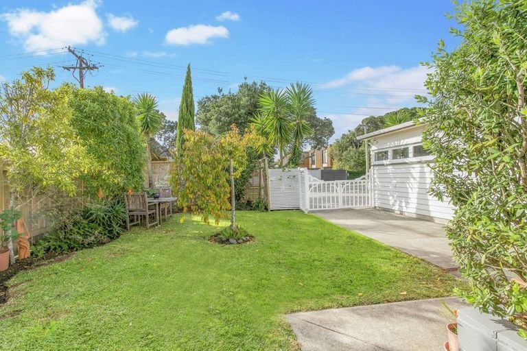 Photo of property in 18 Riverlea Avenue, Pakuranga, Auckland, 2010