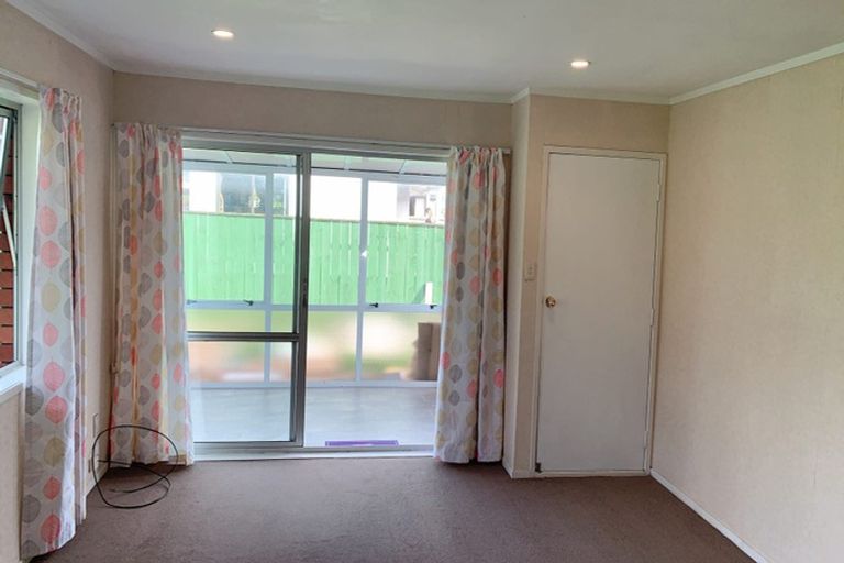 Photo of property in 2/17 Vivian Wilson Drive, Eastern Beach, Auckland, 2012