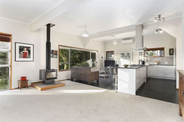 Photo of property in 138 Glenfield Road, Birkenhead, Auckland, 0626