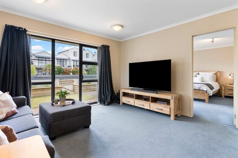 Photo of property in 8/5 Carolina Place, Albany, Auckland, 0632