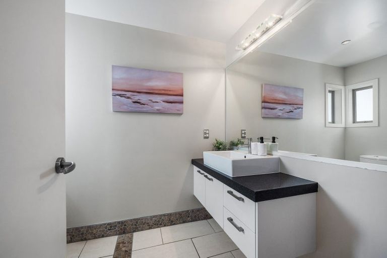 Photo of property in 5 Te Mauri Place, Omaha, 0986