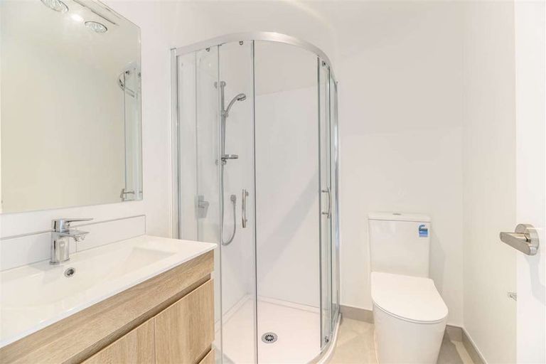 Photo of property in 60 Rauemi Way, Te Atatu South, Auckland, 0610