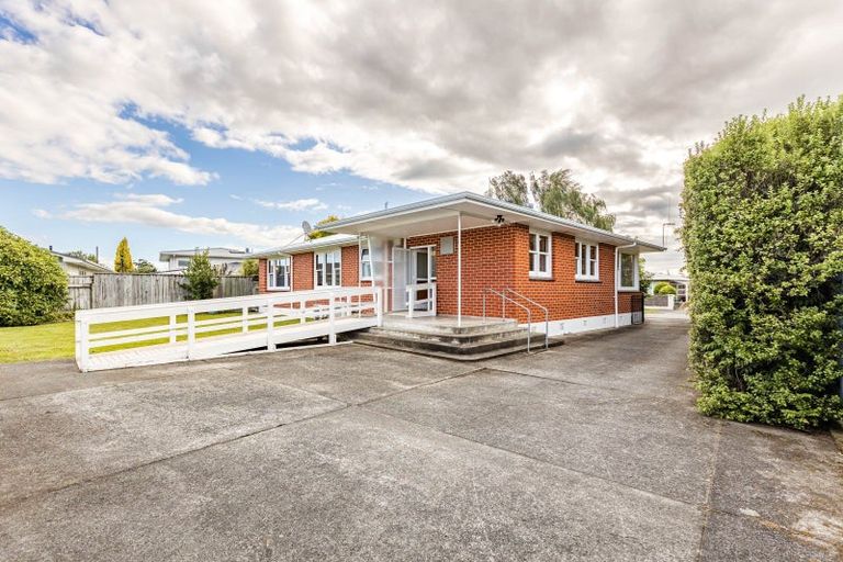 Photo of property in 4 Luton Street, Hokowhitu, Palmerston North, 4410