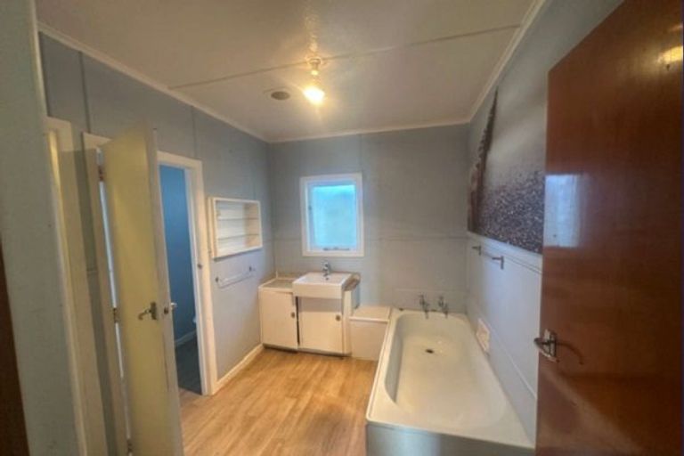 Photo of property in 87 Sandspit Road, Waiuku, 2123