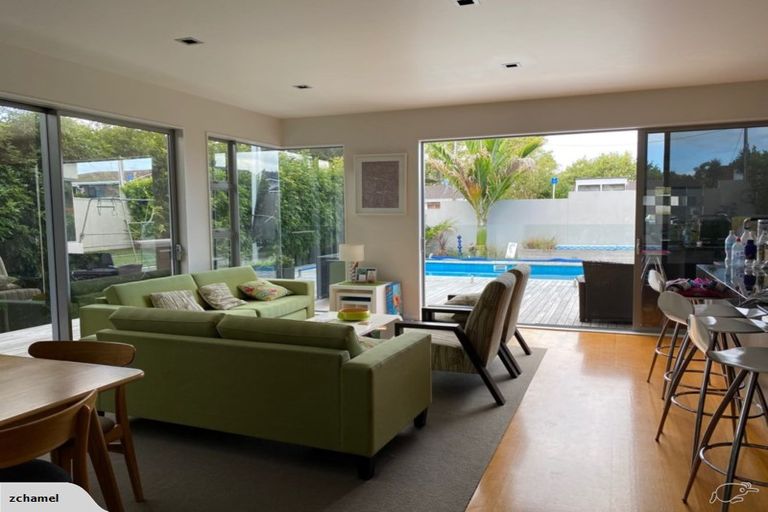 Photo of property in 10 Waterloo Road, Milford, Auckland, 0620