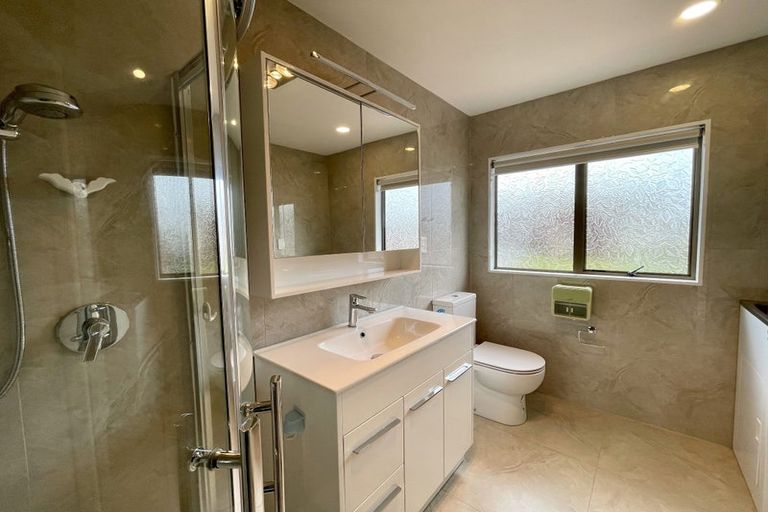 Photo of property in 26 Devon Road, Bucklands Beach, Auckland, 2012