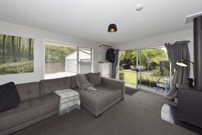 Photo of property in 2/50 Valecrest Avenue, Parklands, Christchurch, 8083