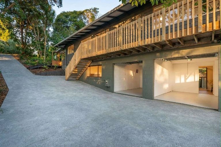 Photo of property in 32 Rosecamp Road, Beach Haven, Auckland, 0626