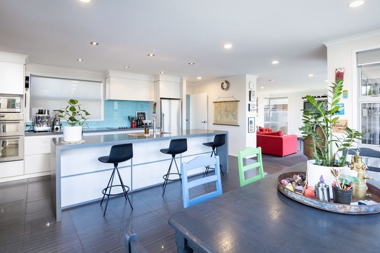 Photo of property in 13 Montrose Place, Highlands Park, New Plymouth, 4312