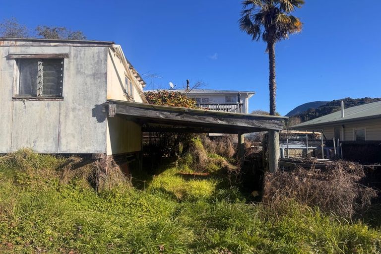 Photo of property in 62 Hampden Street, Picton, 7220