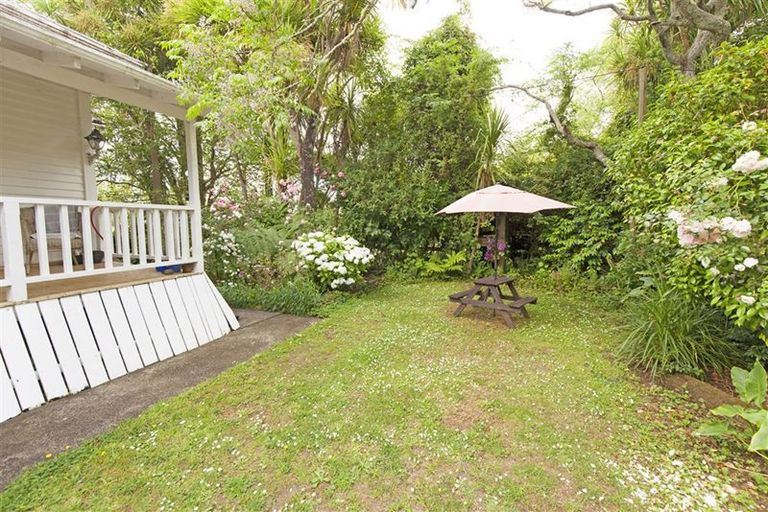 Photo of property in 130 Boord Crescent, Kumeu, 0891