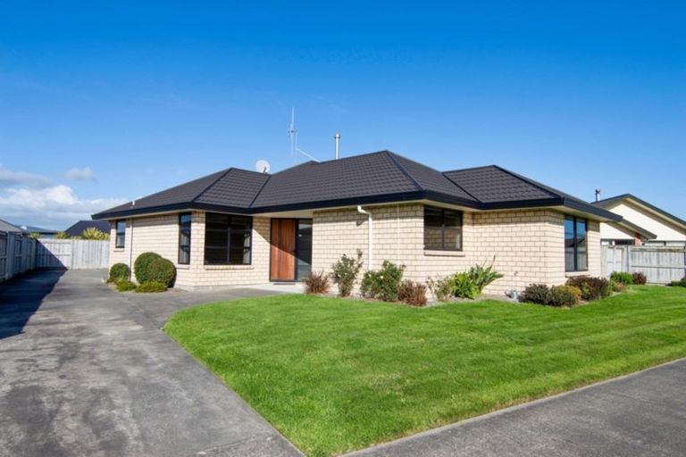 Photo of property in 8 Medallion Court, Kelvin Grove, Palmerston North, 4414