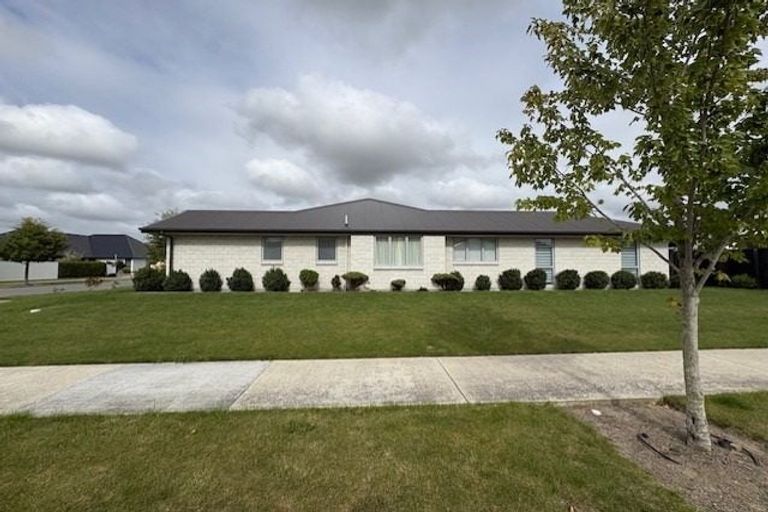 Photo of property in 7 Lewis Close, Rangiora, 7400