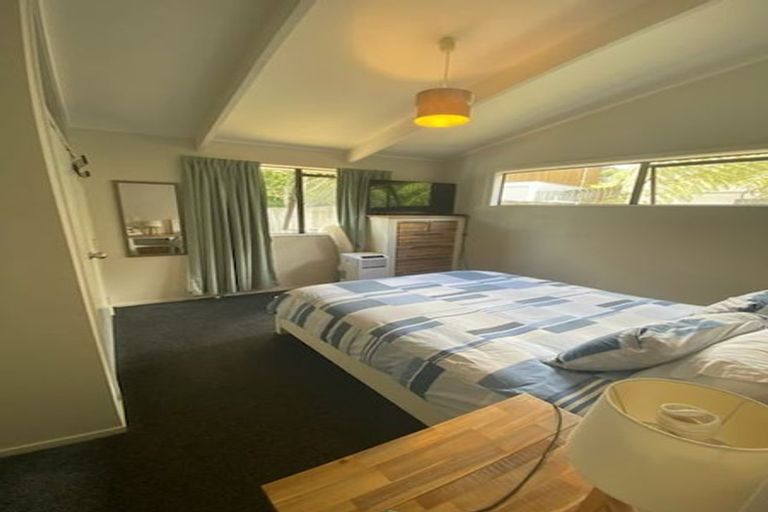 Photo of property in 2/14 Thalia Place, Totara Vale, Auckland, 0629