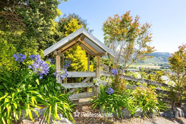 Photo of property in 39 Sylvan Way, Silverstream, Upper Hutt, 5019