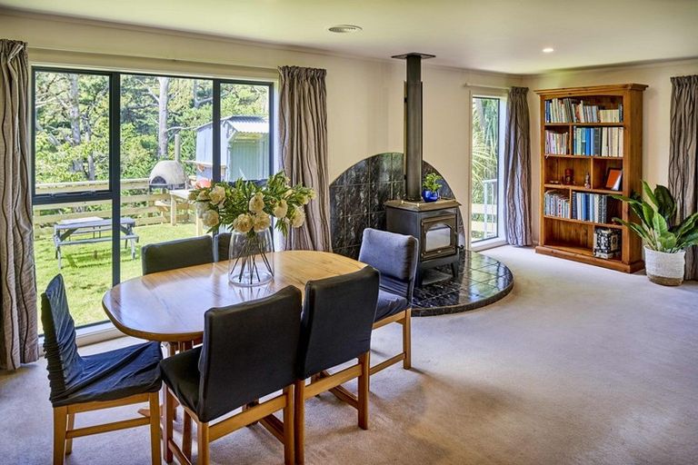 Photo of property in 1153 Paekakariki Hill Road, Paekakariki Hill, Porirua, 5381