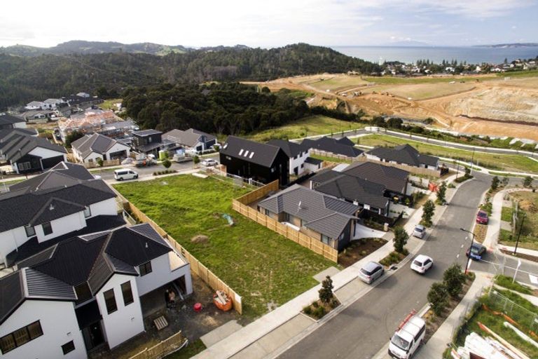 Photo of property in 3 Makomako Drive, Orewa, 0931