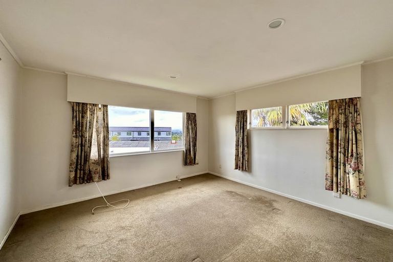 Photo of property in 54 Triangle Road, Massey, Auckland, 0614