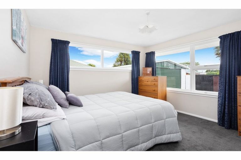 Photo of property in 19 Kathleen Crescent, Hornby, Christchurch, 8042