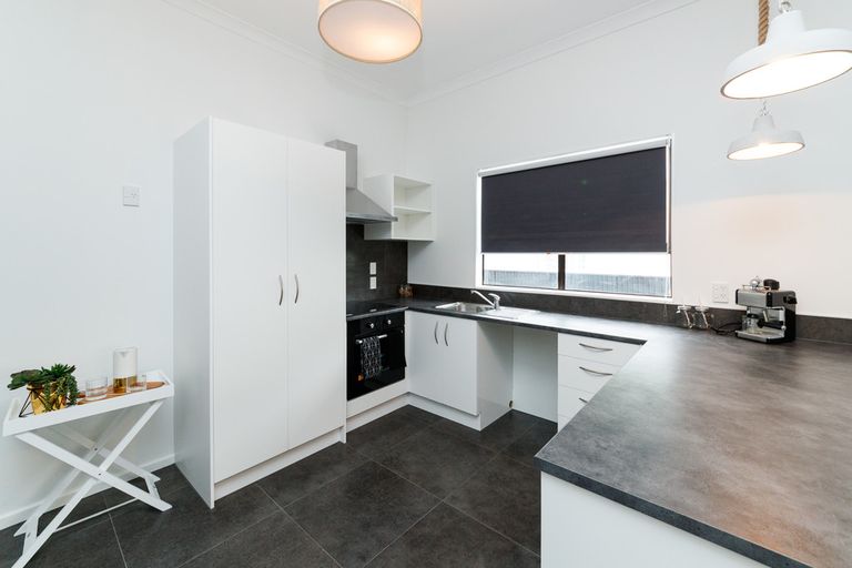 Photo of property in 43 Wood Street, Takaro, Palmerston North, 4410