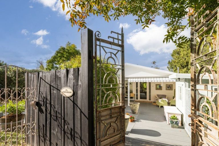 Photo of property in 6 Finnis Lane, Hospital Hill, Napier, 4110