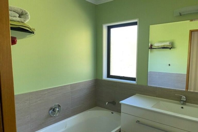 Photo of property in 15 Racecourse Road, Te Aroha, 3393