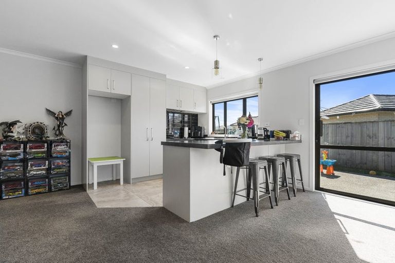 Photo of property in 6 Molesworth Street, Carterton, 5713