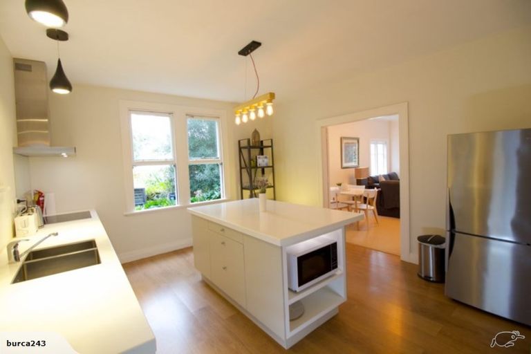 Photo of property in 10 Oriental Terrace, Mount Victoria, Wellington, 6011