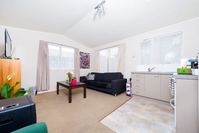 Photo of property in 48 Candia Road, Swanson, Auckland, 0614