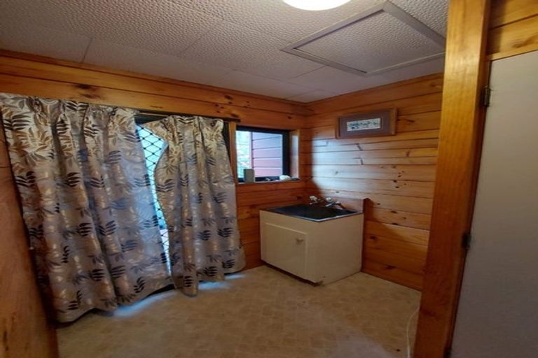 Photo of property in 4/68 West Coast Road, Glen Eden, Auckland, 0602