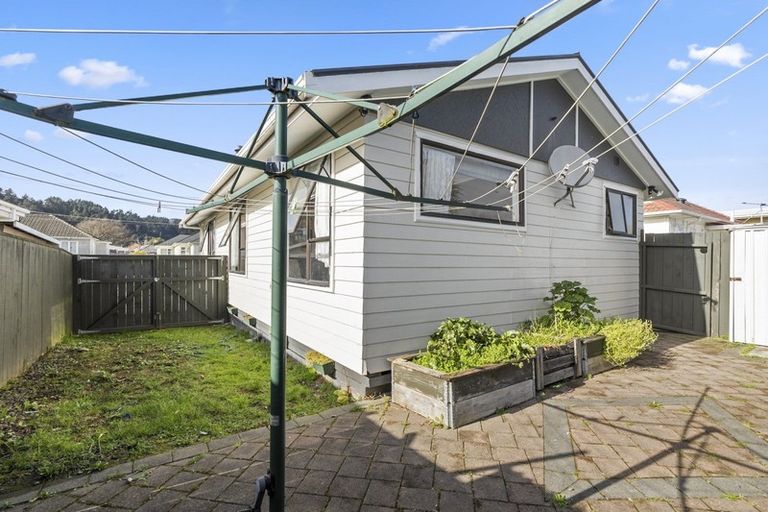 Photo of property in 2/79 Molesworth Street, Taita, Lower Hutt, 5011