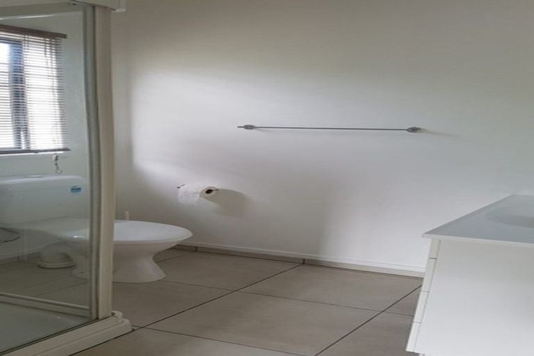 Photo of property in 820/12 Northcross Drive, Oteha, Auckland, 0632