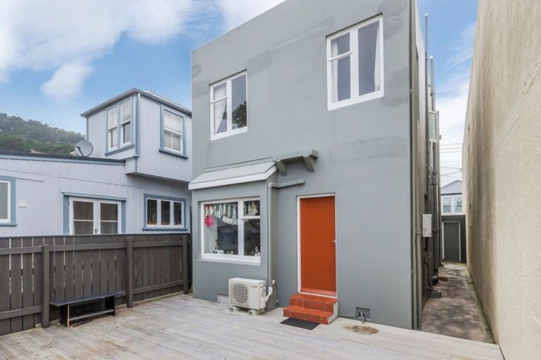Photo of property in 77 Pirie Street, Mount Victoria, Wellington, 6011