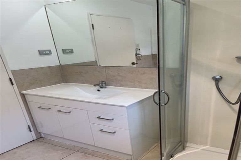 Photo of property in 36 Reelick Avenue, Pakuranga Heights, Auckland, 2010