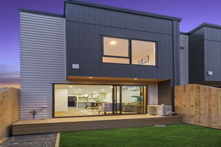 Photo of property in 50d Sherwood Avenue, Te Atatu South, Auckland, 0610