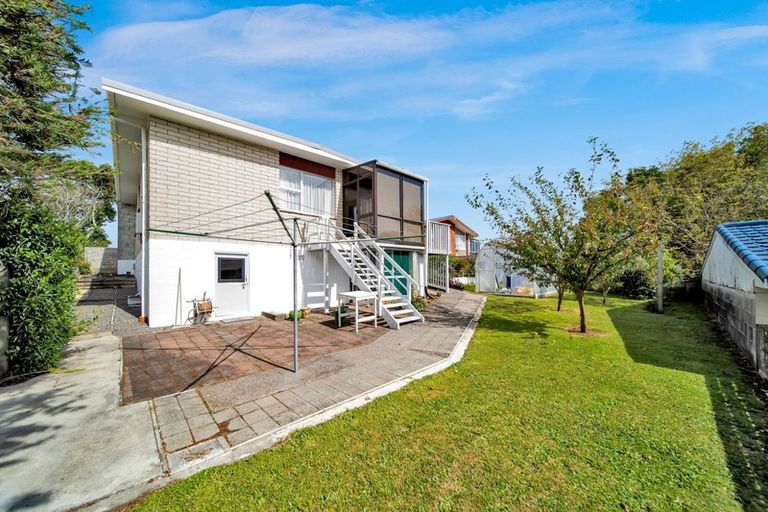 Photo of property in 15b Mayfair Place, Westown, New Plymouth, 4310