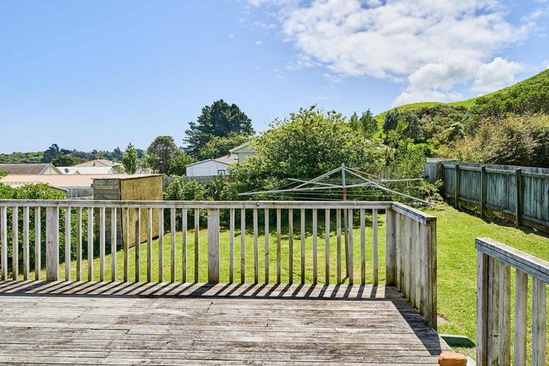 Photo of property in 130 Arahura Crescent, Waitangirua, Porirua, 5024