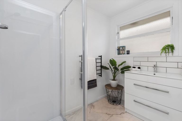 Photo of property in 42 Kashmir Avenue, Clouston Park, Upper Hutt, 5018