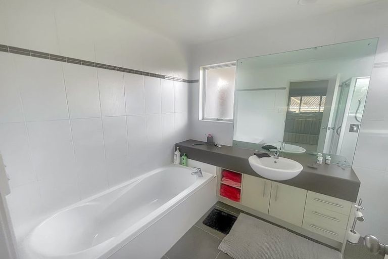 Photo of property in 107 Pine Harbour Parade, Beachlands, Auckland, 2018