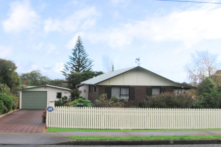 Photo of property in 42 Seddon Street, Waikanae, 5036