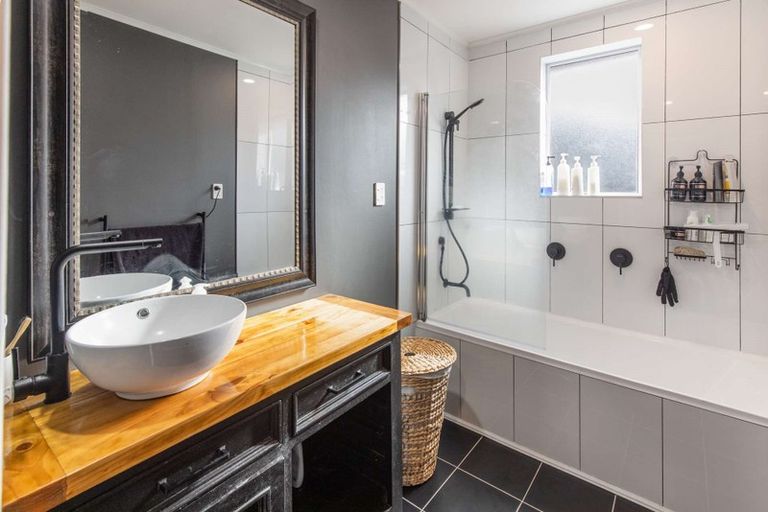 Photo of property in 6 Spencer Street, Western Heights, Rotorua, 3015