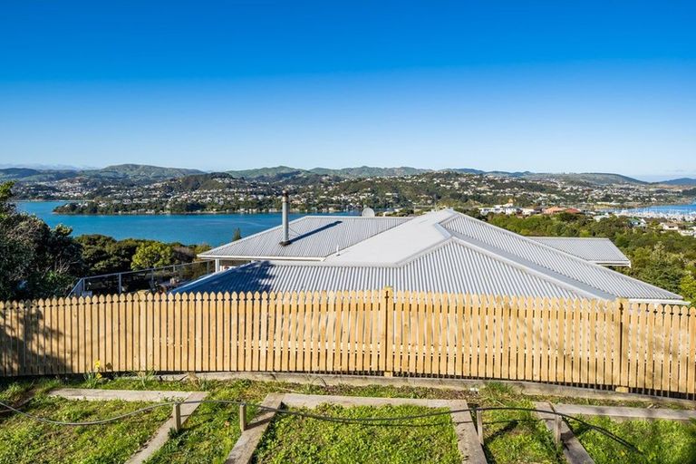 Photo of property in 71 Mana View Road, Paremata, Porirua, 5026