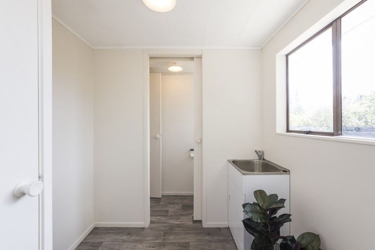 Photo of property in 3 Escort Grove, Awapuni, Palmerston North, 4412