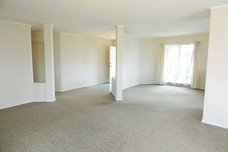 Photo of property in 72 Kingdale Road, Henderson, Auckland, 0610