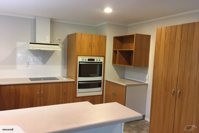 Photo of property in 18 Hyatt Grove, Greenmeadows, Napier, 4112